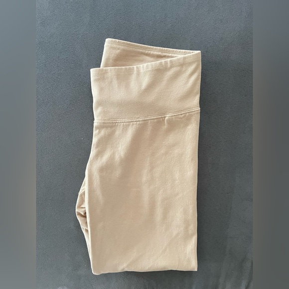 Aritzia Pants - Aritzia TNA Leggings